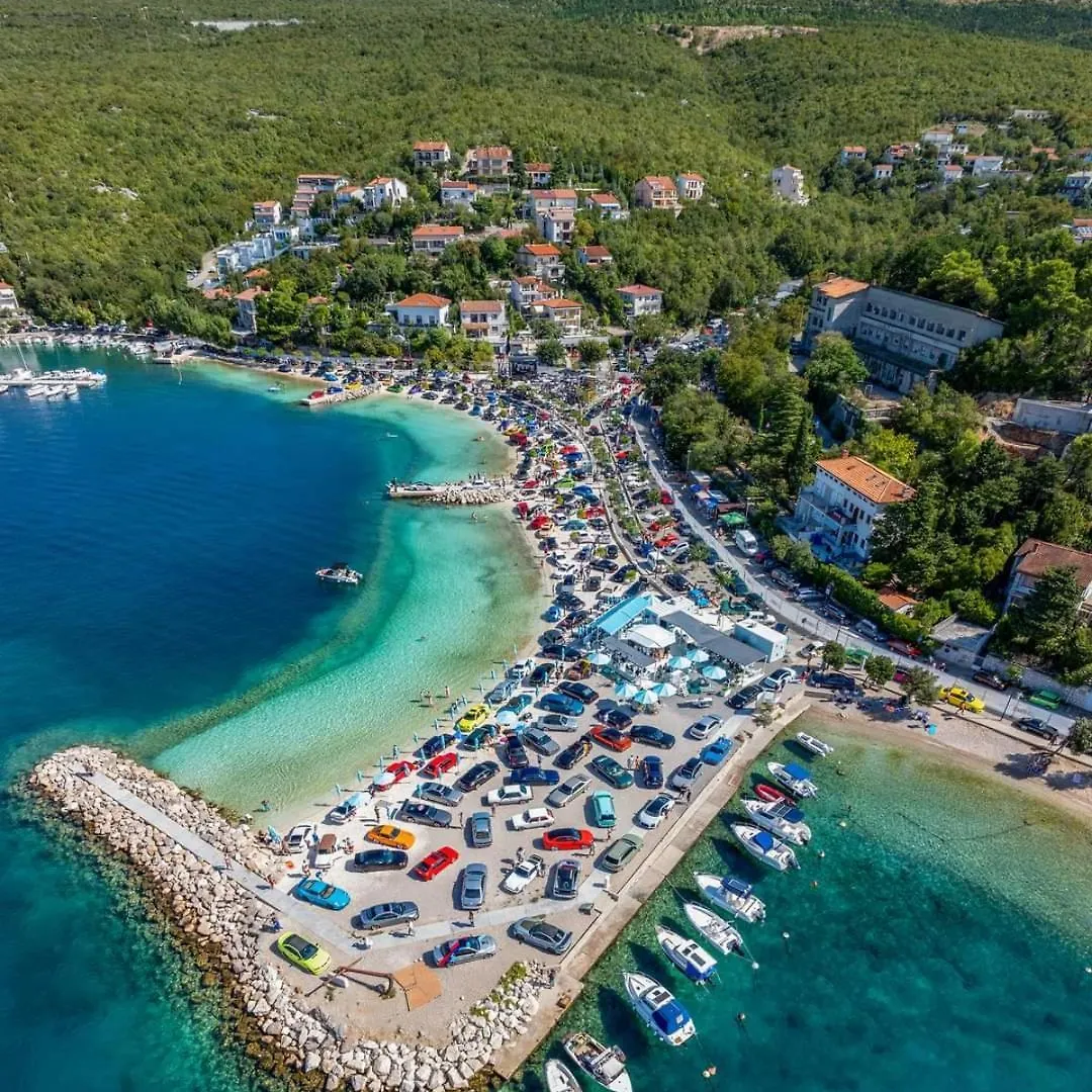 Apartments Knezevic Jadranovo 0*,  Croacia