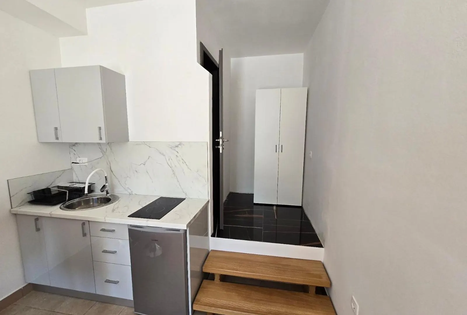 Apartments Knezevic Jadranovo