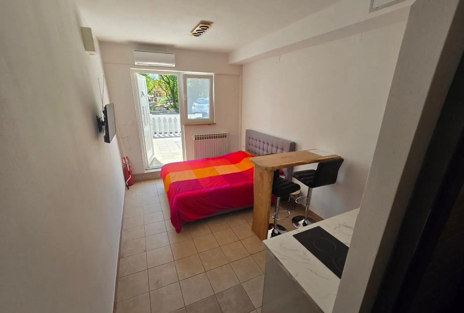 Apartments Knezevic Jadranovo 0*,
