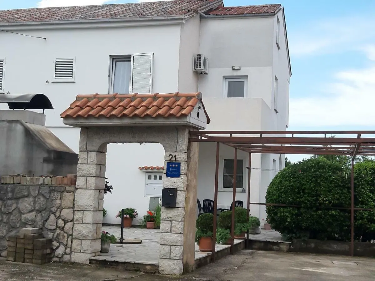 Apartments Knezevic Jadranovo