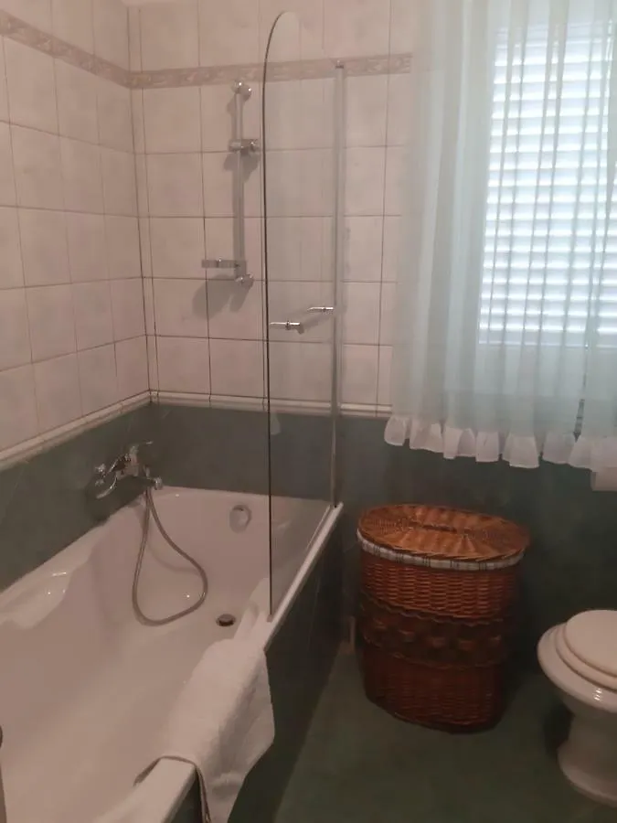 Apartments Knezevic Jadranovo 0*,  Chorvatsko